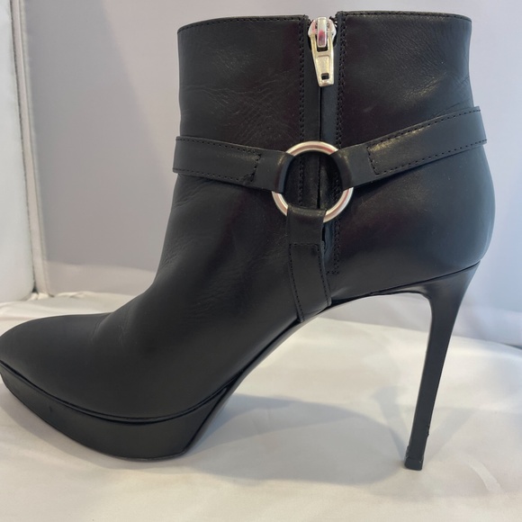 SAINT LAURENT - ANKLE BOOTS - STILETTO BLACK LEATHER FABULOUS SIZE 39.5 - Picture 1 of 6